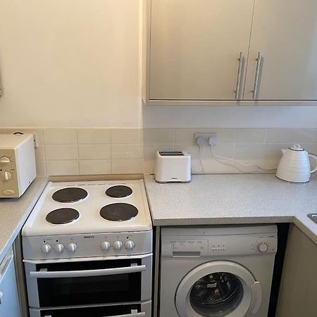 One Bedroom Ground Floor Flat Central ชิชิสเตอร์ ภายนอก รูปภาพ
