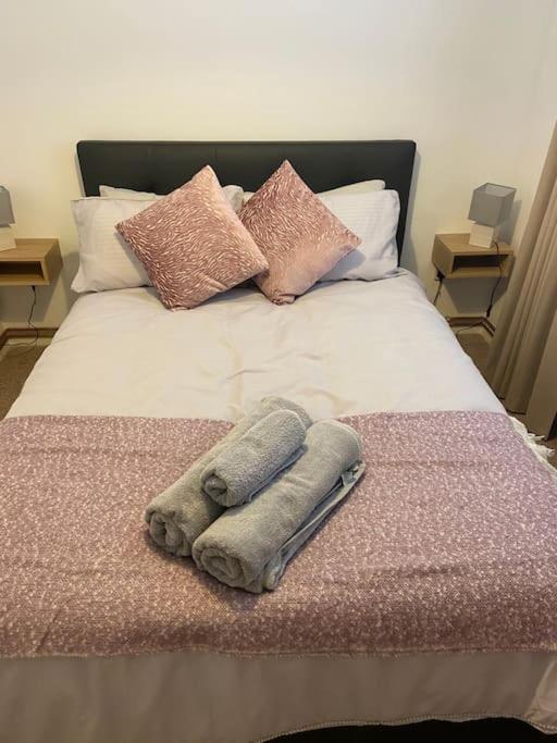 One Bedroom Ground Floor Flat Central ชิชิสเตอร์ ภายนอก รูปภาพ