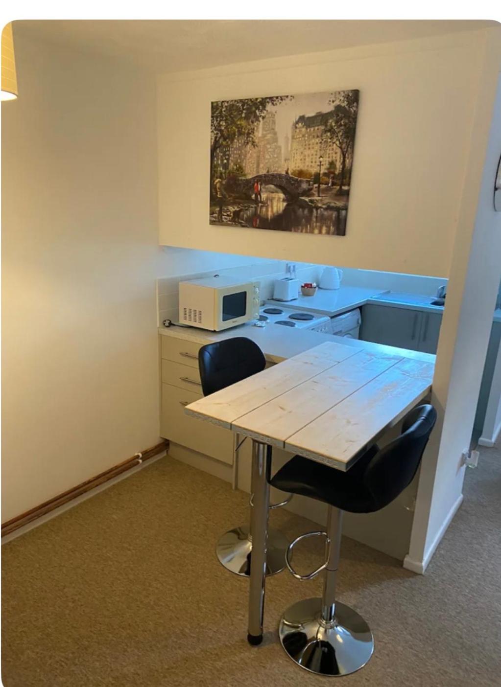 One Bedroom Ground Floor Flat Central ชิชิสเตอร์ ภายนอก รูปภาพ