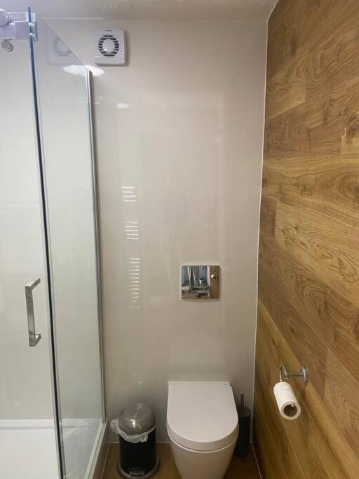 One Bedroom Ground Floor Flat Central ชิชิสเตอร์ ภายนอก รูปภาพ